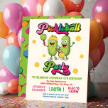 Funny Retro Pickleball Party Einladung<br><div class="desc">Niedliche und lustige Pickleball Geburtstagsparty Einladungen. Zwei Dill-Pickles, die für die Courts gekleidet sind, mit Vorhänge und Paddle-Schlägern, umgeben von Pickle-Kugeln mit Hippie-Vibes Retro-Schriftart. Ideal für jedes Alter oder Geschlecht! Auch ideal für einen lustigen Aufenthalt mit Clubmitgliedern oder einem Girl-Party. Alle Formulierungen können mit Ausnahme des Regenbogens "Pickleball" und "Party"...</div>