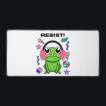 Funny Retro Resist Frog – Vintage 90s Rebellion Schreibtischunterlage<br><div class="desc">Style: 31.5" x 15.5" Desk Mat This desk mat is as practical as it is stylish. Perfect for writing, typing, or crafting, our multifunctional desk mat will brighten up any home office or work area with an edge-to-edge dye-sublimation print. Made from durable 3mm thick neoprene material, it features an anti-slip...</div>