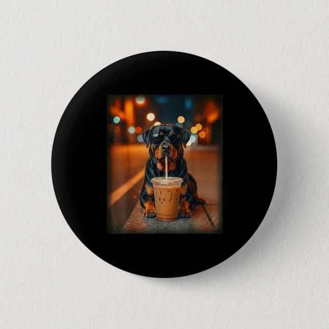 Funny rottweiler drinking iced coffee lover dog button (Vorderseite)