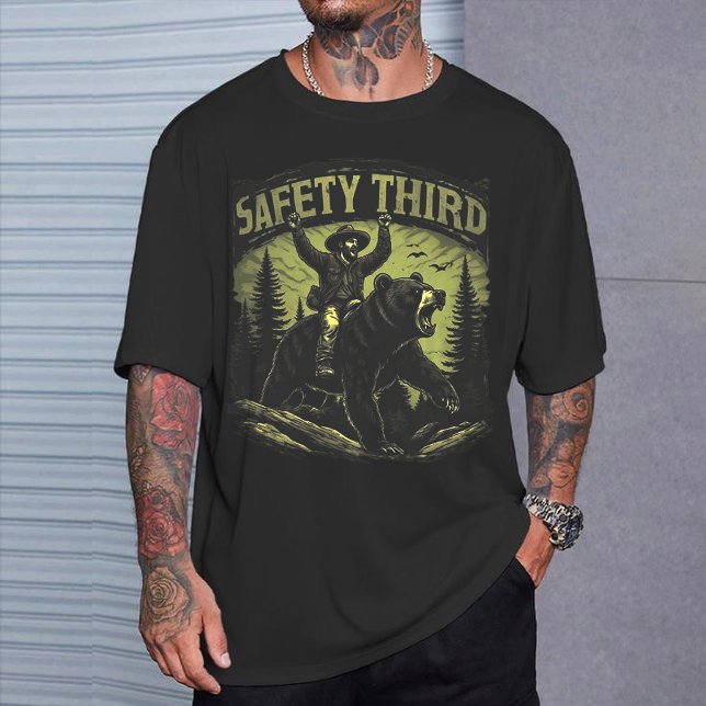 Funny "Safety Third" Shirt, Grizzly Bear & Cowboy  T-Shirt (Von Creator hochgeladen)