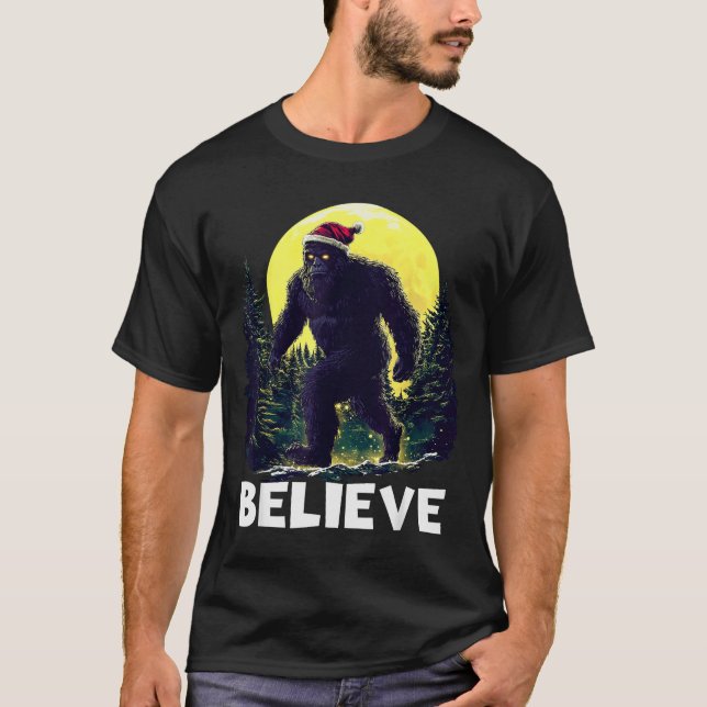 Funny Santa Bigfoot Christmas Sasquatch Believe Xm T-Shirt (Vorderseite)