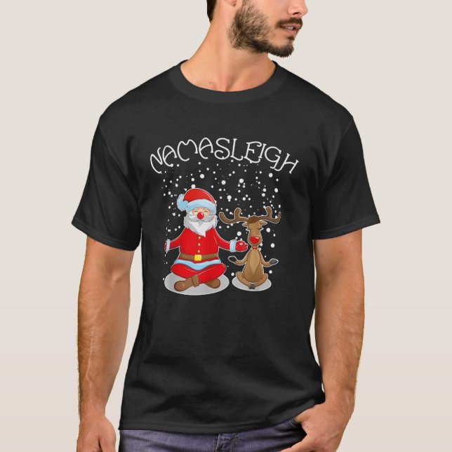 Funny Santa Claus Yoga Namasleigh Weihnachten Yoga T-Shirt (Vorderseite)