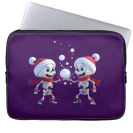 Funny Santa Skeletons Having a Snowball Fight  Laptopschutzhülle