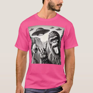 Funny Sasquatch Bigfoot Rock on Selfie mit Ufo Al T-Shirt