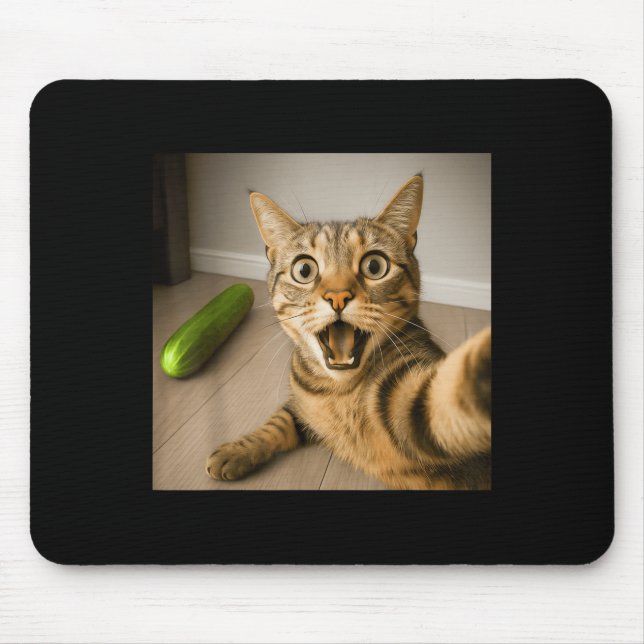 Funny schockiert Katze Selfie mit Cucumber Meme De Mousepad (Vorne)