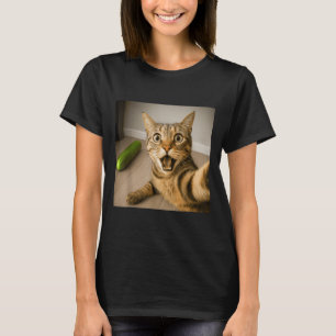 Funny schockiert Katze Selfie mit Cucumber Meme De T-Shirt