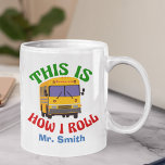 Funny School Bus Driver So Roll ich Tasse<br><div class="desc">Ein lustiges Geschenk zum Jahresende für den weltbesten Busfahrer. Mit diesem personalisierten Schlamm können Sie Ihren Lieblings-Schüler-Busfahrer,  der mit diesem Pop-Kultur-Spaß-Satz in lustigen Farben Zuhause nimmt,  würdigen.</div>