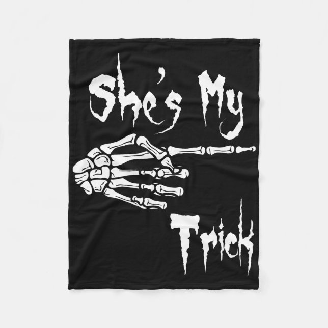 Funny She is My Trick Skeleton Halloween Easy Coup Fleecedecke (Vorderseite)