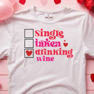 FUNNY SINGLE EINGENOMMEN TRINKWEIN ANTI VALENTINE T-Shirt