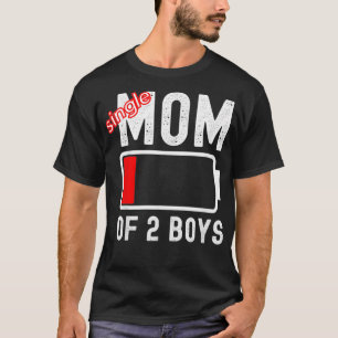 Funny Single Mama von 2 Jungen mit niedrigem Akku T-Shirt