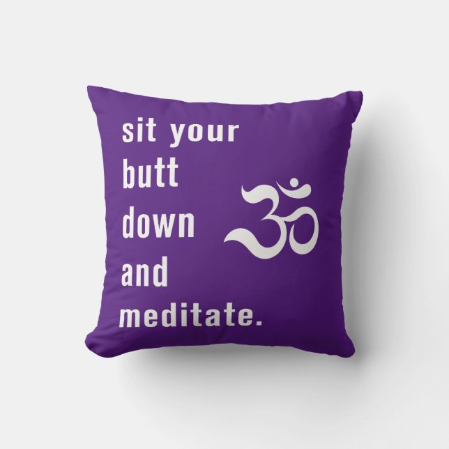 Funny "Sit your Hintern down and meditate" Lila Kissen (Vorderseite)