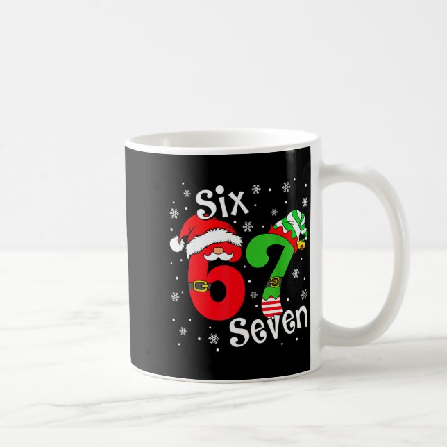 Funny Six Seven 67 Meme 6 7 Elf Santa Christmas Pa Kaffeetasse (Rechts)