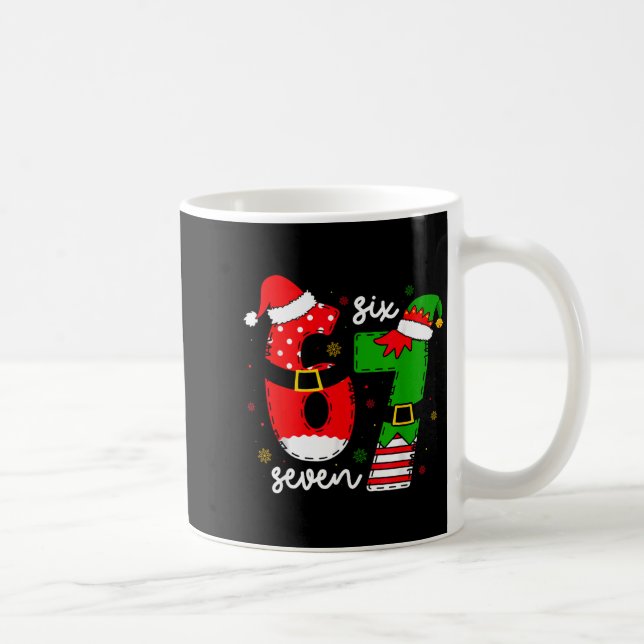 Funny Six Seven 67 Meme 6 7 Elf Santa Christmas Pa Kaffeetasse (Rechts)
