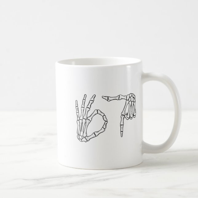 Funny Six Siven 6 7 Meme 67 Skeleton Hand Hallowee Kaffeetasse (Rechts)