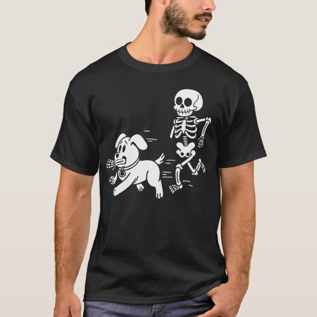 Funny Skeleton and Dog Halloween Humor funny skull T-Shirt (Vorderseite)