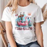 Funny Skeleton "Bleibe Salty" Summer Beach T-Shirt<br><div class="desc">Mit dem Funny Skeleton "Salty Bleibe" Summer Beach T - Shirt bringen Sie die Lachen zum Strand. Dieses eigenartige Design besticht durch ein kuscheliges Skelett, das in einem riesigen, rosa Flamingo-Float untergebracht ist und die sorglosen Sommervibes perfekt einfängt. Dieser T - Shirt ist mit seiner spielerischen Mischung aus Rosa und...</div>