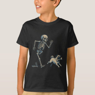 Funny Skeleton Chasing Mops Halloween Hund Mama Mo T-Shirt