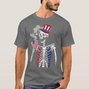 Funny Skeleton Drink Kaffee & American Flag 4. T-Shirt