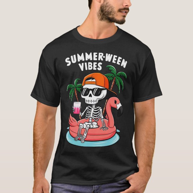 Funny Skeleton Flamingo Summerween Vibes Halloween T-Shirt (Vorderseite)