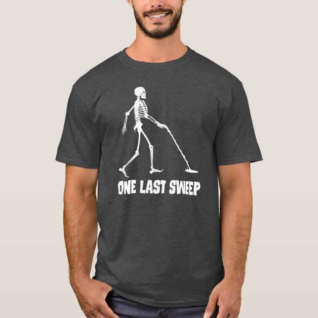 Funny Skeleton Metal Detecting One Last Sweep Over T-Shirt (Vorderseite)