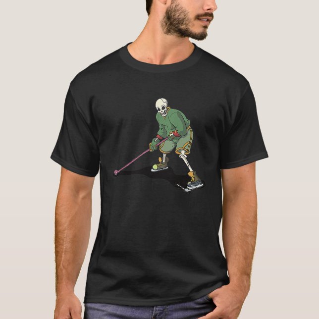 Funny Skeleton Skull Playing Ice Hockey At Hallowe T-Shirt (Vorderseite)