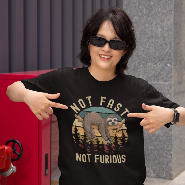 Funny Sleeping Sloth Quote T-Shirt (Von Creator hochgeladen)