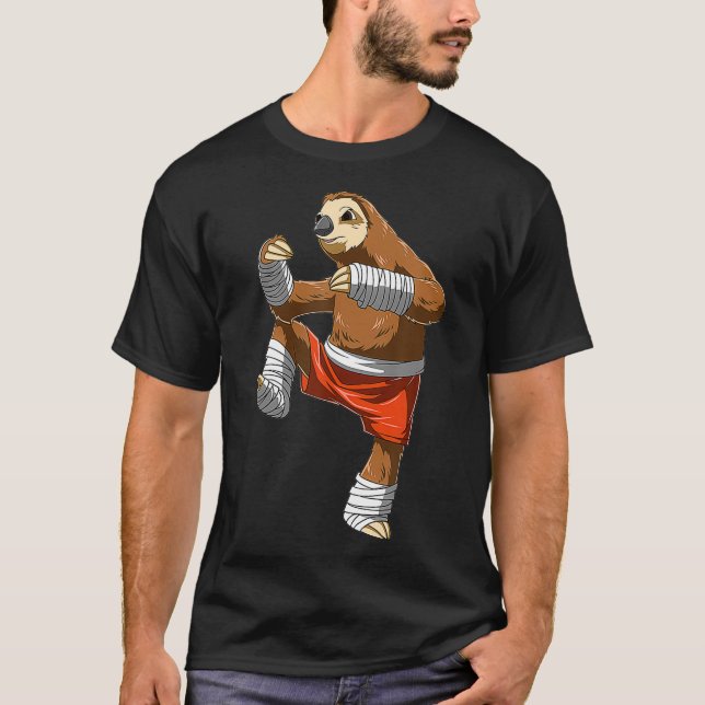 Funny Sloth Fighter  Muay Thai Kickboxing Gift T-Shirt (Vorderseite)