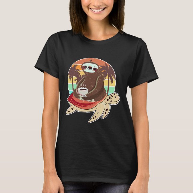 Funny Sloth Riding Turtle trinkt seine T-Shirt (Vorderseite)