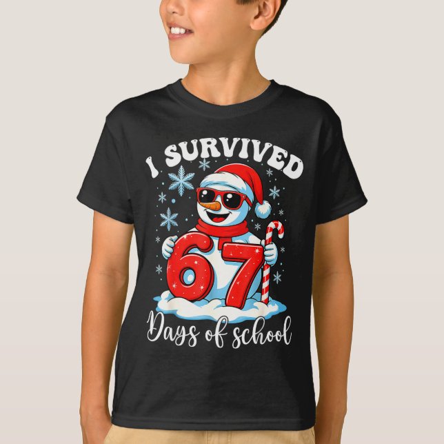 Funny Snowman I Survived 67 Days Of School Holiday T-Shirt (Vorderseite)