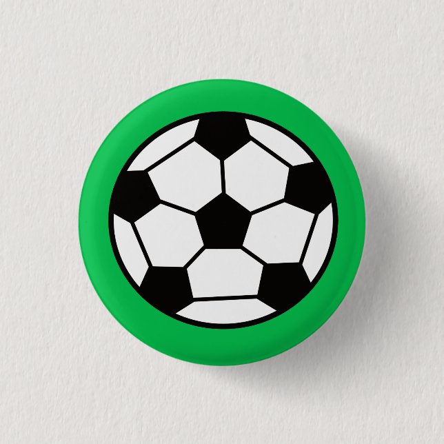 Funny Soccer Ball im grünen Hintergrund Button (Vorderseite)