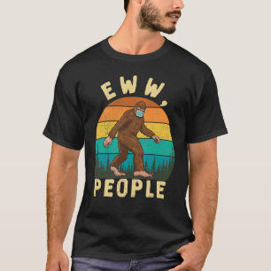 Funny Social Distance Eww Menschen Funny Bigfoot T-Shirt