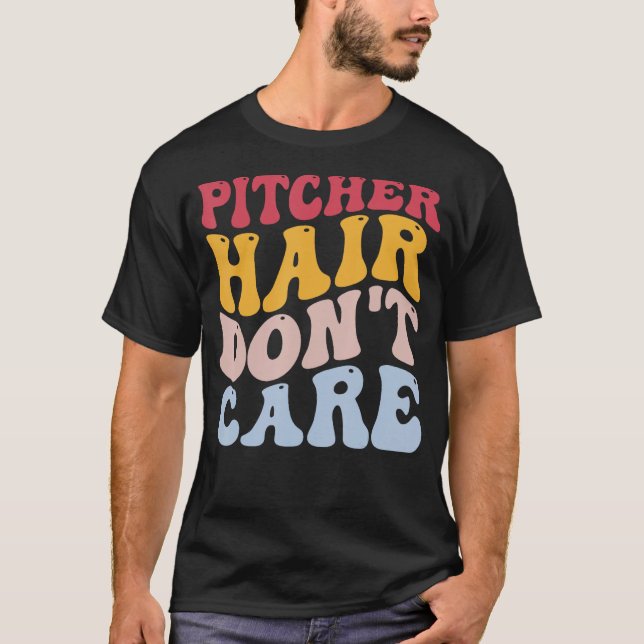 Funny Softball Pitcher Hair Pfiff Piss es egal T-Shirt (Vorderseite)
