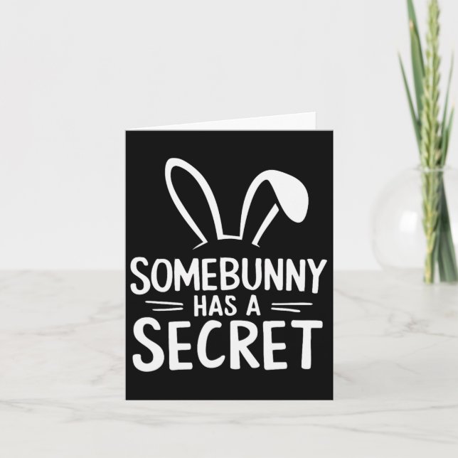 Funny Somebunny hat ein Geheimnis Karte (Vorderseite)