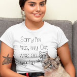 Funny Sorry Cat war auf dem Weg Niedlich Zeichnend T-Shirt<br><div class="desc">Ein lustiges Design für Katzenliebhaber mit den humorvollen Worten,  Sorry I'm Late My Cat War on My Lap,  mit sonderbaren schwarzen Typografie und einer niedlichen vereinfachenden Katze zeichnend. Auch für katzenliebende Freunde würde ich ein tolles Geschenk machen!</div>