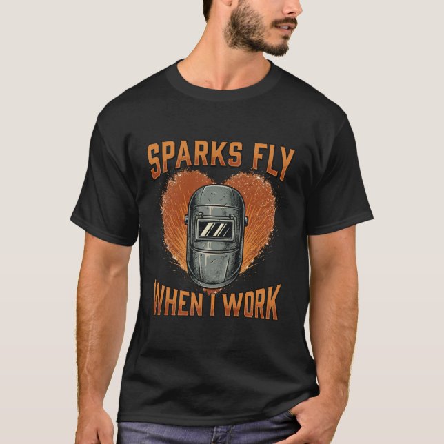 Funny "Sparks Fly When I Work" Welder Helmet  T-Shirt (Vorderseite)