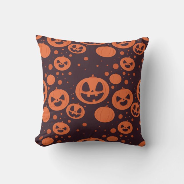 Funny Spooky Pumpkin Gesichter mit braunem Hinterg Kissen (Vorderseite)