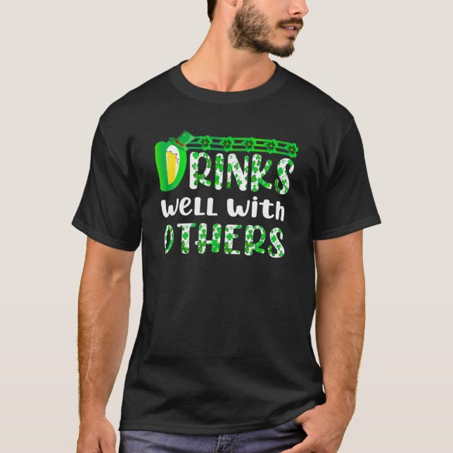 Funny St Patricks Day Drinks gut mit Ot T-Shirt (Vorderseite)