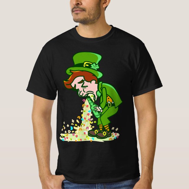 Funny St Patricks Day Drunk Leprechaun Puking Drin T-Shirt (Vorderseite)