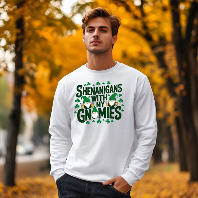 Funny St. Patrick's Day Gnome Shenanigans Party T-Shirt (Von Creator hochgeladen)