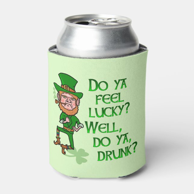 Funny St Patrick's Day Leprechaun Betrunken Dosenkühler (Kanne Vorderseite)