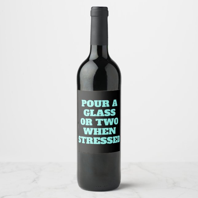 Funny Stressed Pour ein Glas oder zwei Weinetikett (Vorderseite)