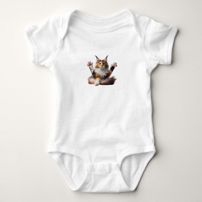 Funny Stretching Maine Coon Kitten Baby Strampler (Vorderseite)