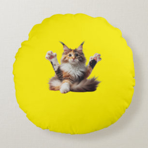 Funny Stretching Maine Coon Kitten Rundes Kissen