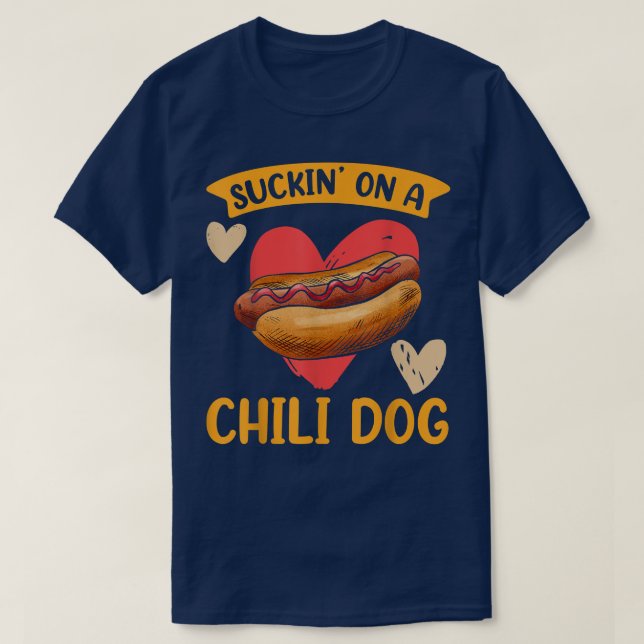Funny Suckin' auf einem Chili Hund Hot Dog Feinsch T-Shirt (Design vorne)