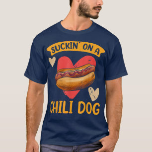 Funny Suckin' auf einem Chili Hund Hot Dog Feinsch T-Shirt
