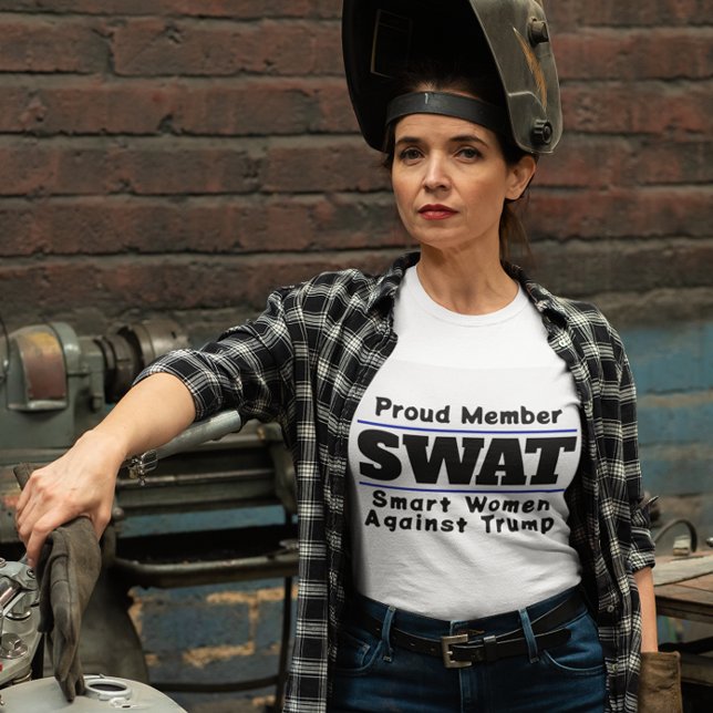 Funny "SWAT: Smart Women Against Trump" T-Shirt (Von Creator hochgeladen)