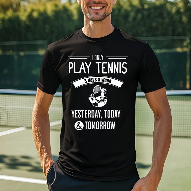 Funny Tennis Player Design T-Shirt (Von Creator hochgeladen)
