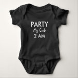 Funny Text Party Baby Baby Strampler<br><div class="desc">Dieses niedliche Babyoutfit bringt sicher ein Lächeln und vermittelt eine Botschaft, mit der sich alle neuen Eltern in Verbindung setzen können. Es ist ein niedliches Babyduschgeschenk und in verschiedenen Farben erhältlich. Um die Farbe des Schriftartes zu ändern, wählen Sie die Schaltfläche "Anpassen" und Sie können eine andere Farbe des Schriftartes...</div>