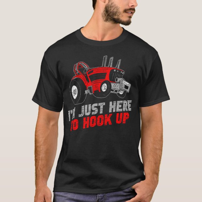 Funny Tractor Pulling I'M Just Here To Hook Up T-Shirt (Vorderseite)