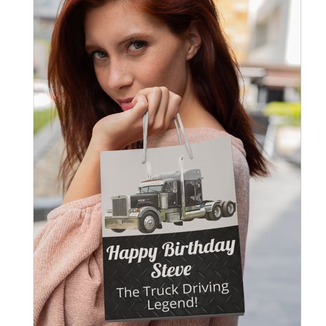 Funny Transport Semi Truck Driver Individuelle Nam Mittlere Geschenktüte (Truck driver themed birthday gift bag.)